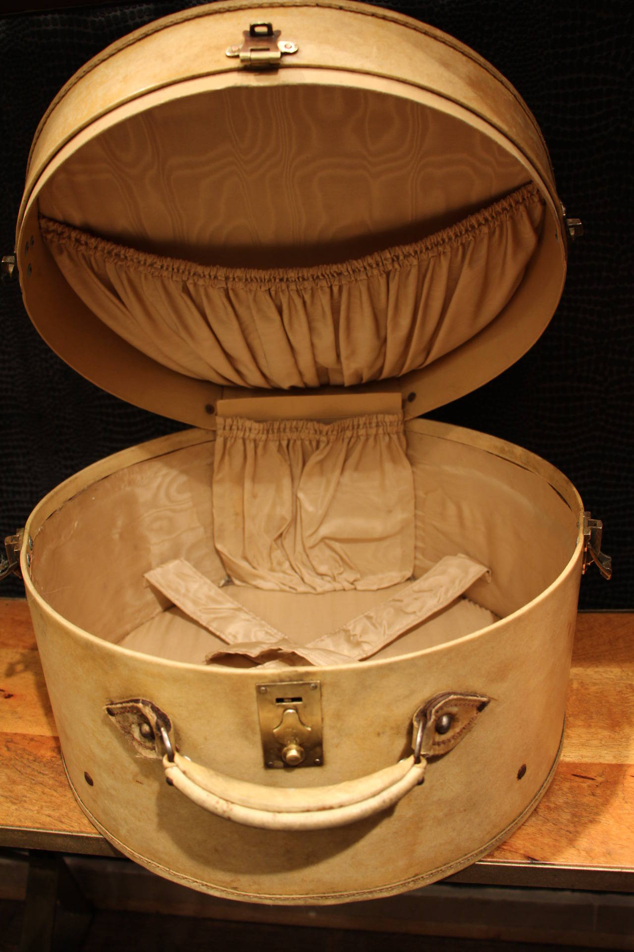 1920s Vellum Hat Box 4