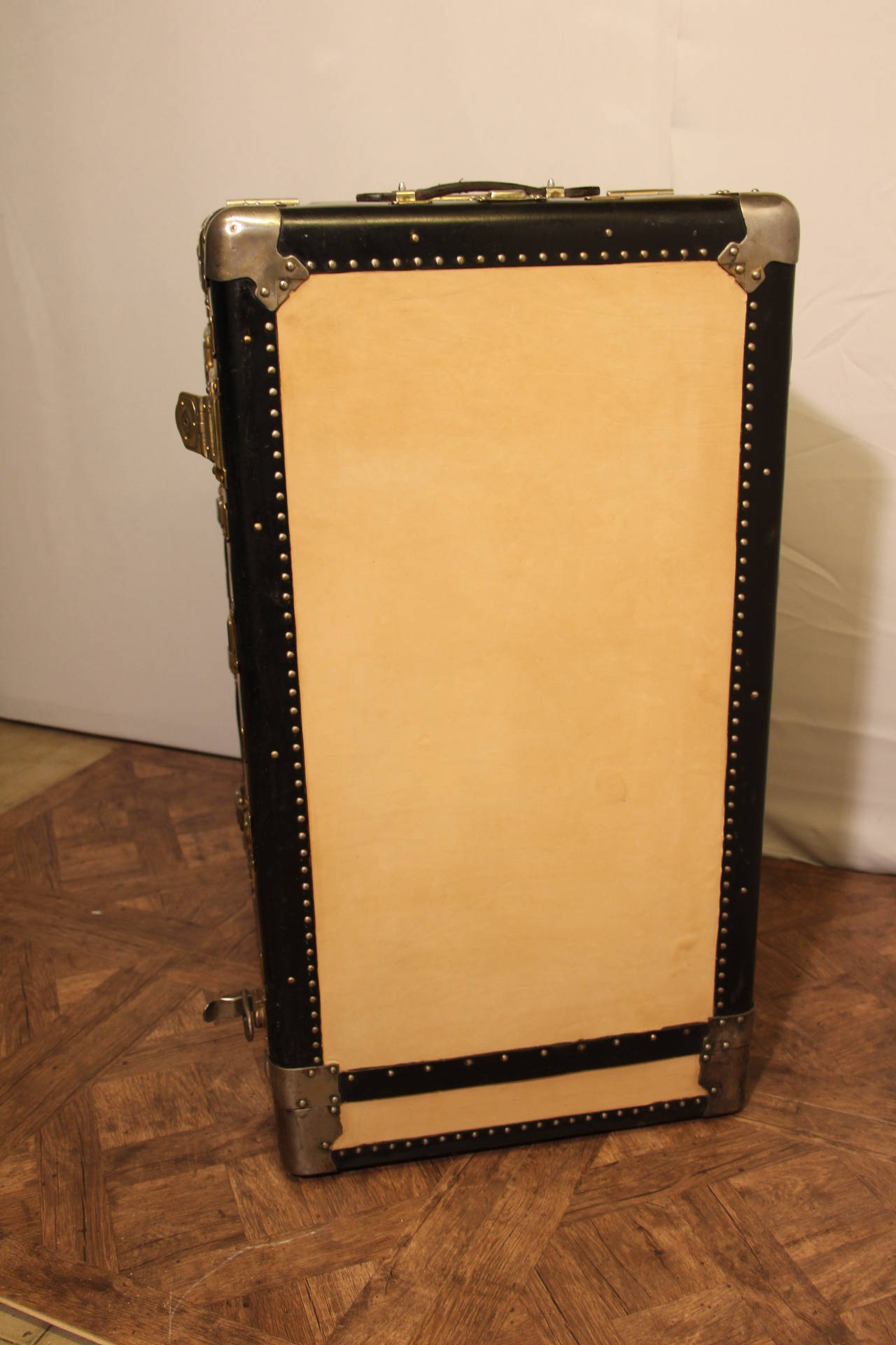 American 1930's Hartmann Beige Leather Turntable Wardrobe Fitted Steamer Trunk