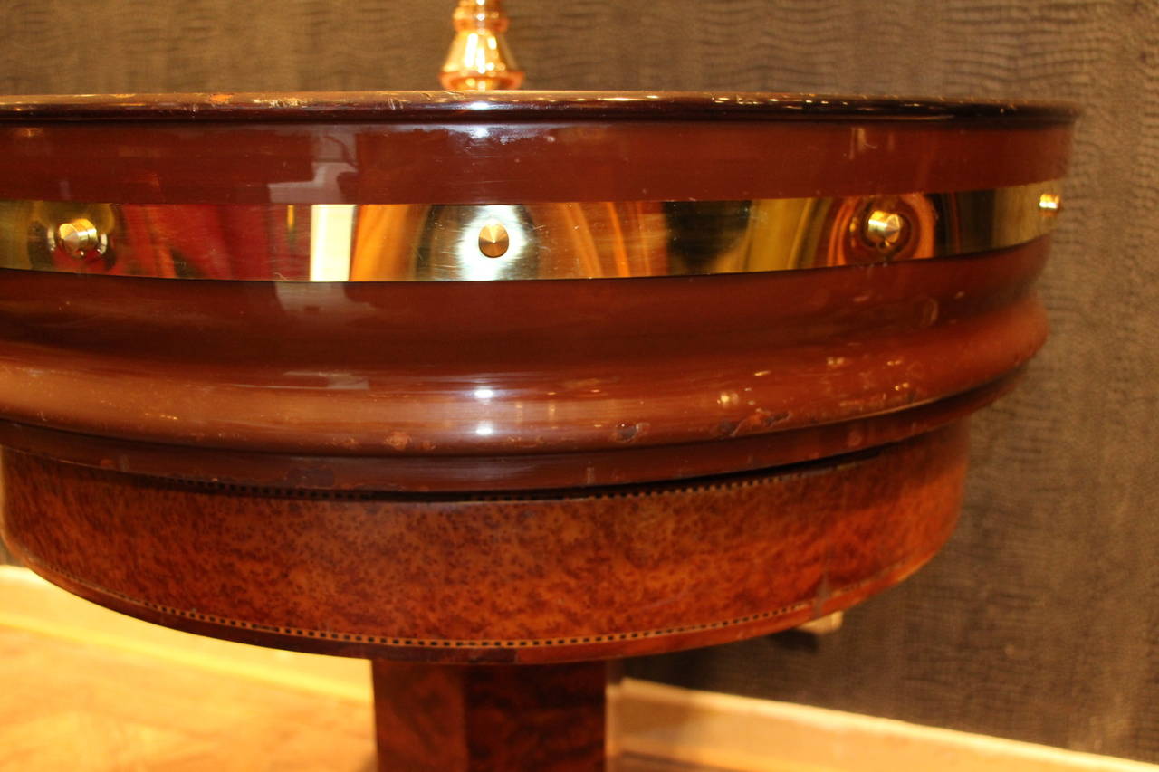 This full size roulettes wheel is a top quality one as far as it features brass wheel and markers as well as polished brass trim. It is heavy and it weighs almost 60 kilos.
It seats on a matching amboina table and it makes a spectacular and unusual