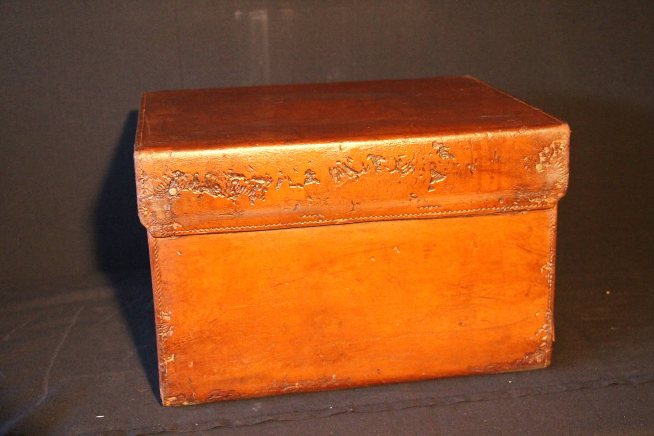1930s Leather Hat Trunk In Excellent Condition In Saint-Ouen, FR
