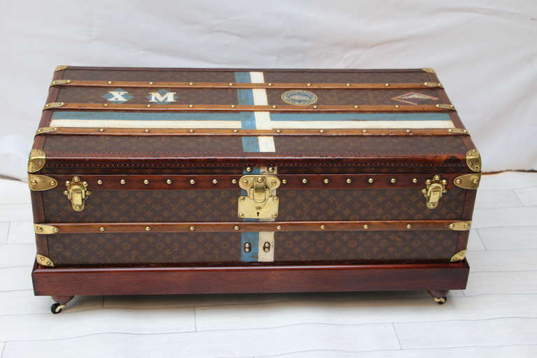 This Vuitton canin trunk features stenciled monogram canvas,leather trim and handles,brass corners and locks.
Original interior.
It has got a wood custom made stand.