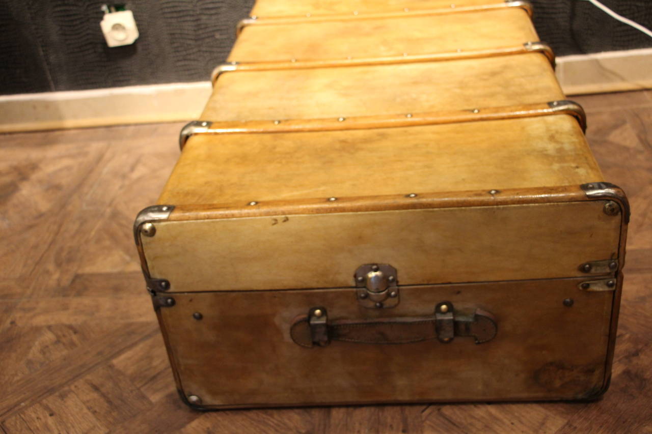 This cabin trunk features vellum,wood slats and aluminum fittings.It has got a very warm patina and is very elegant.
Original interior ,clean and fresh.

Free shipping to many destinations,please have a look below at our shipping policy.