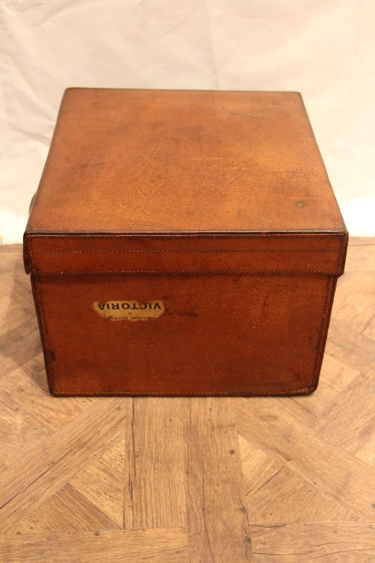 Leather Hat Box In Excellent Condition In Saint-Ouen, FR