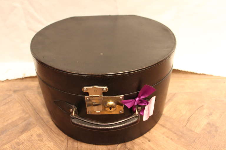 1930's Leather Hat Box In Excellent Condition In Saint-Ouen, FR