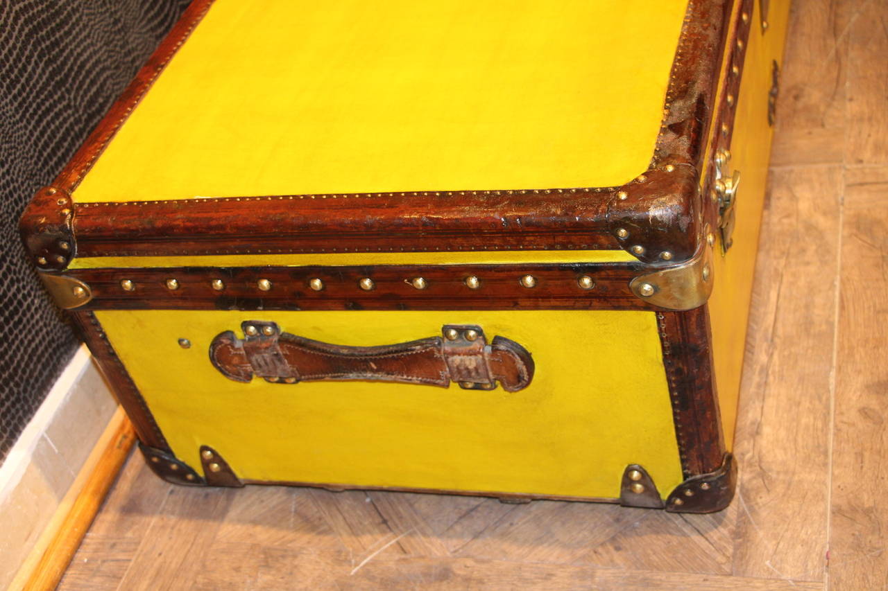 1910's Yellow Canvas And Leather Louis Vuitton Cabin Trunk In Excellent Condition In Saint-Ouen, FR