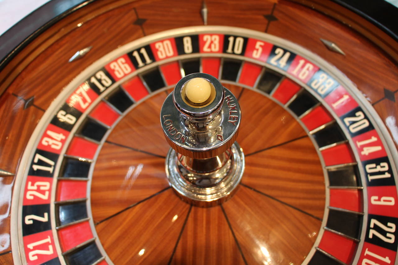 This full size roulettes wheel is a top quality one as far as it features brass wheel and markers as well as polished brass trim. It is heavy and it weighs almost 60 kilos.
It seats on a polished brass table and it makes a spectacular and unusual