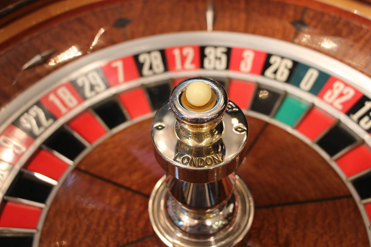 This full size roulettes wheel is a top quality one as far as it features brass wheel and markers as well as polished brass trim. It is heavy and it weighs almost 60 kilos.
It seats on a polished brass table and it makes a spectacular and unusual