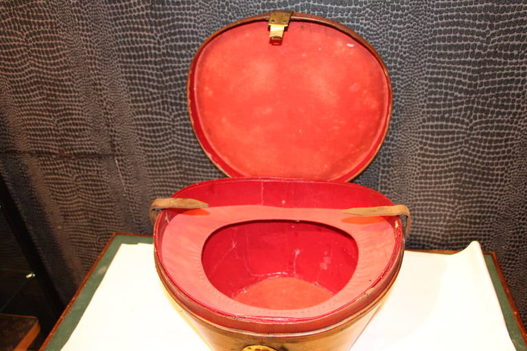19th Century Bucket Shape Leather Hat Box 2