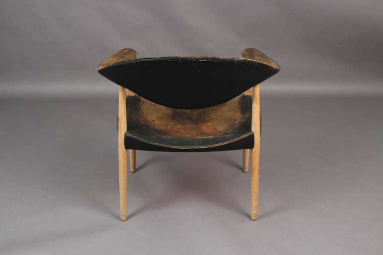 Leather Scandinavian Modern Ejner Larsen and Bender Madsen Metropolitan Chair For Sale