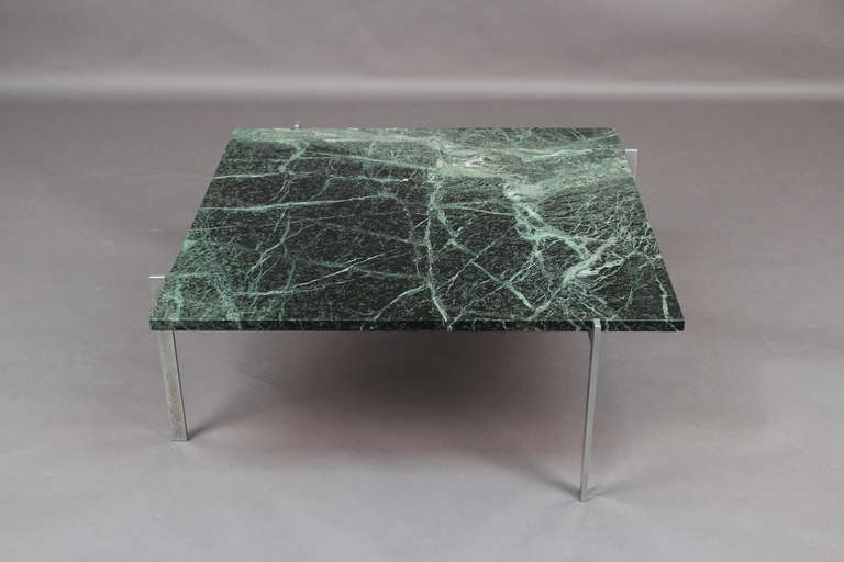 Poul Kjaerholm PK61 coffee table in green Italian marble on chromed steel base. Edition E. Kold Christensen, stamped. Designed in 1955. Scandinavian modern.
Height: 13in. / 32cm. Length: 32in. / 80cm. Width: 32in. / 80cm.
