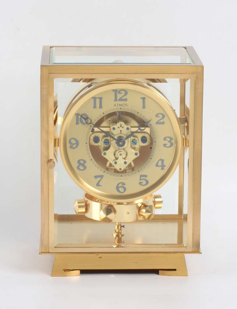 A French gilt brass Art Deco Reutter atmos timepiece, circa 1930 In Good Condition For Sale In Amsterdam, NL