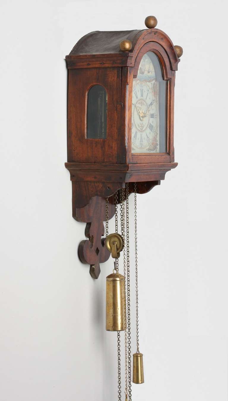 Louis XVI A small Dutch Frisian elmwood 'staartschippertje' wall clock, circa 1800 For Sale