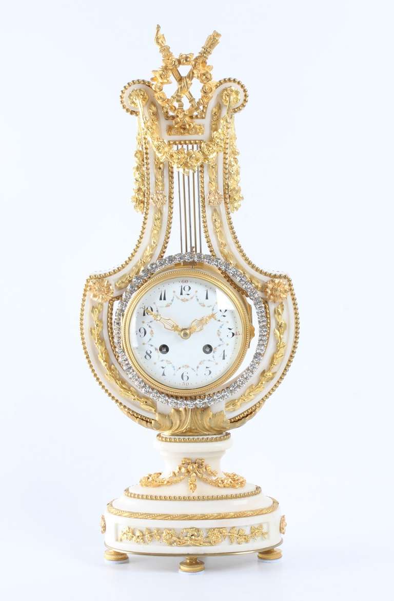 9.5-cm enamel polychrome garland dial with Arabic numerals, fine engraved lyre shaped gilt hands, eight day spring driven movement with anchor escapement and half hour count wheel striking on a bell, knife-edge suspended pendulum with connection to