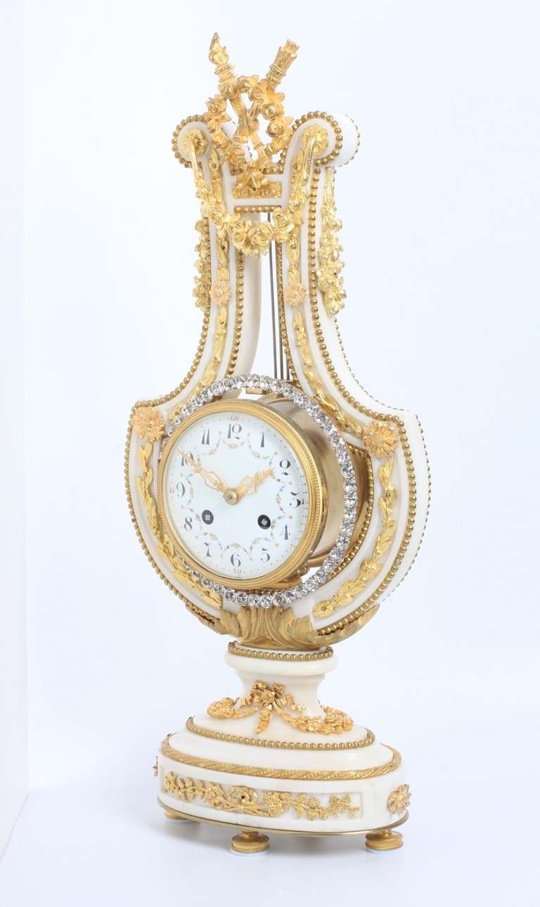 French Louis XVI Style, Marble Lyre Clock with Oscillating Bezel In Good Condition For Sale In Amsterdam, NL