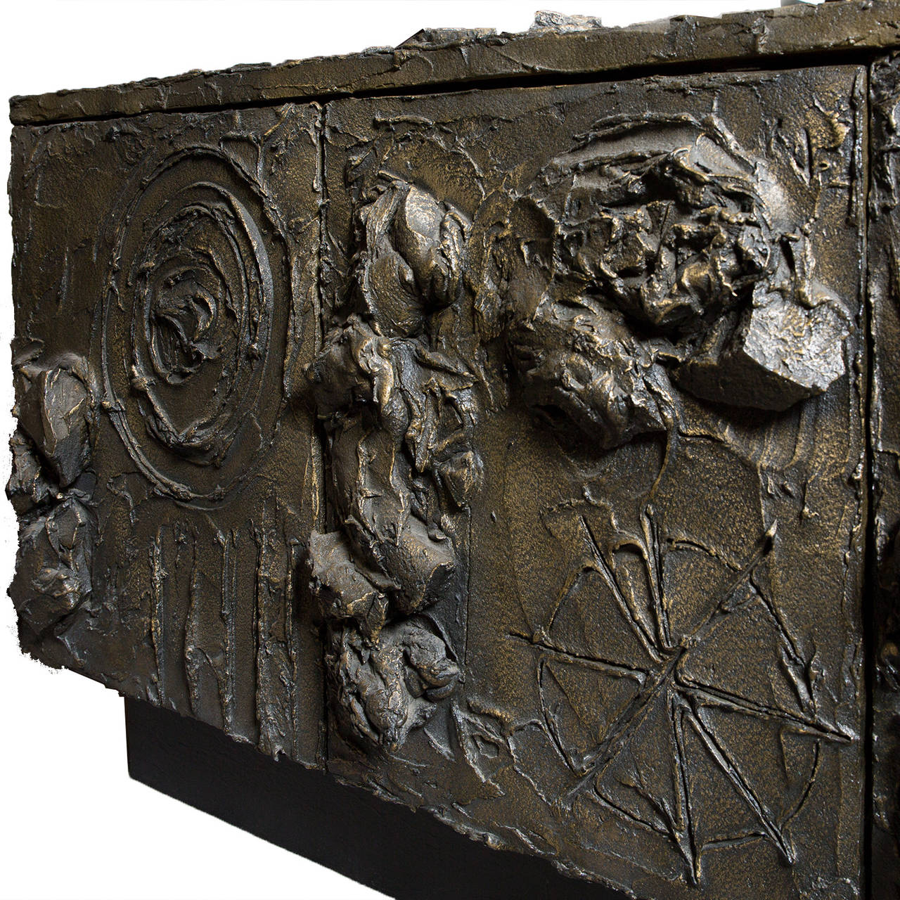 Sculpted Bronze Four Door Cabinet by Paul Evans, 1970s In Excellent Condition For Sale In Saint-Ouen, FR