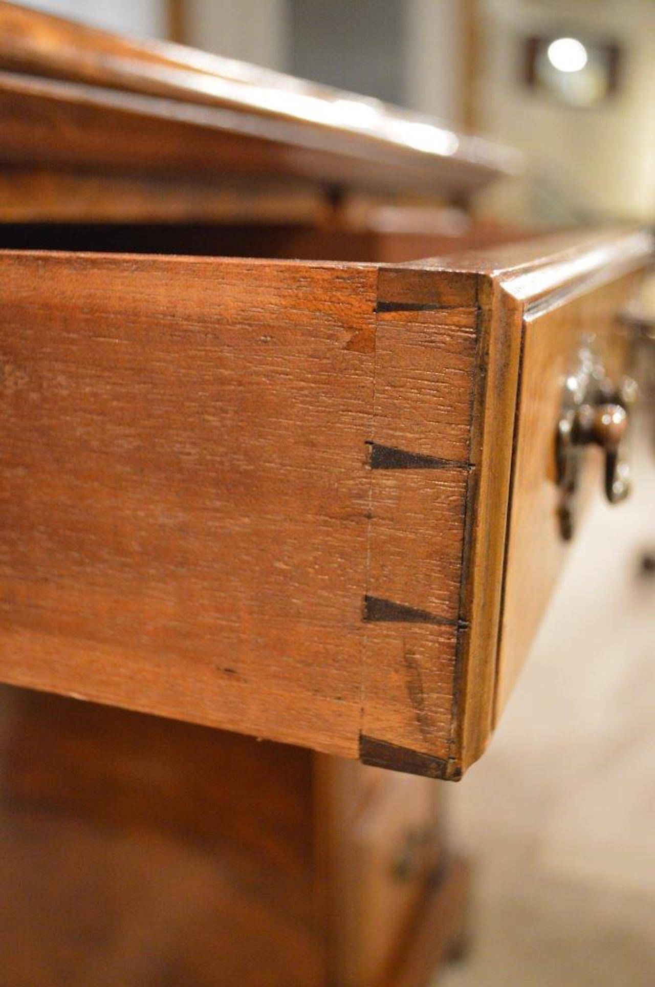 Beautiful Burr Walnut Late Victorian Period Antique Pedestal Desk 3