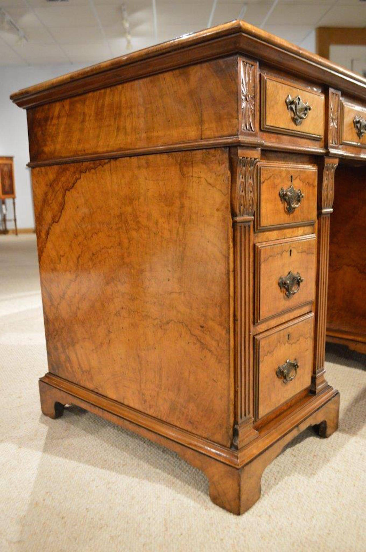 Beautiful Burr Walnut Late Victorian Period Antique Pedestal Desk 4