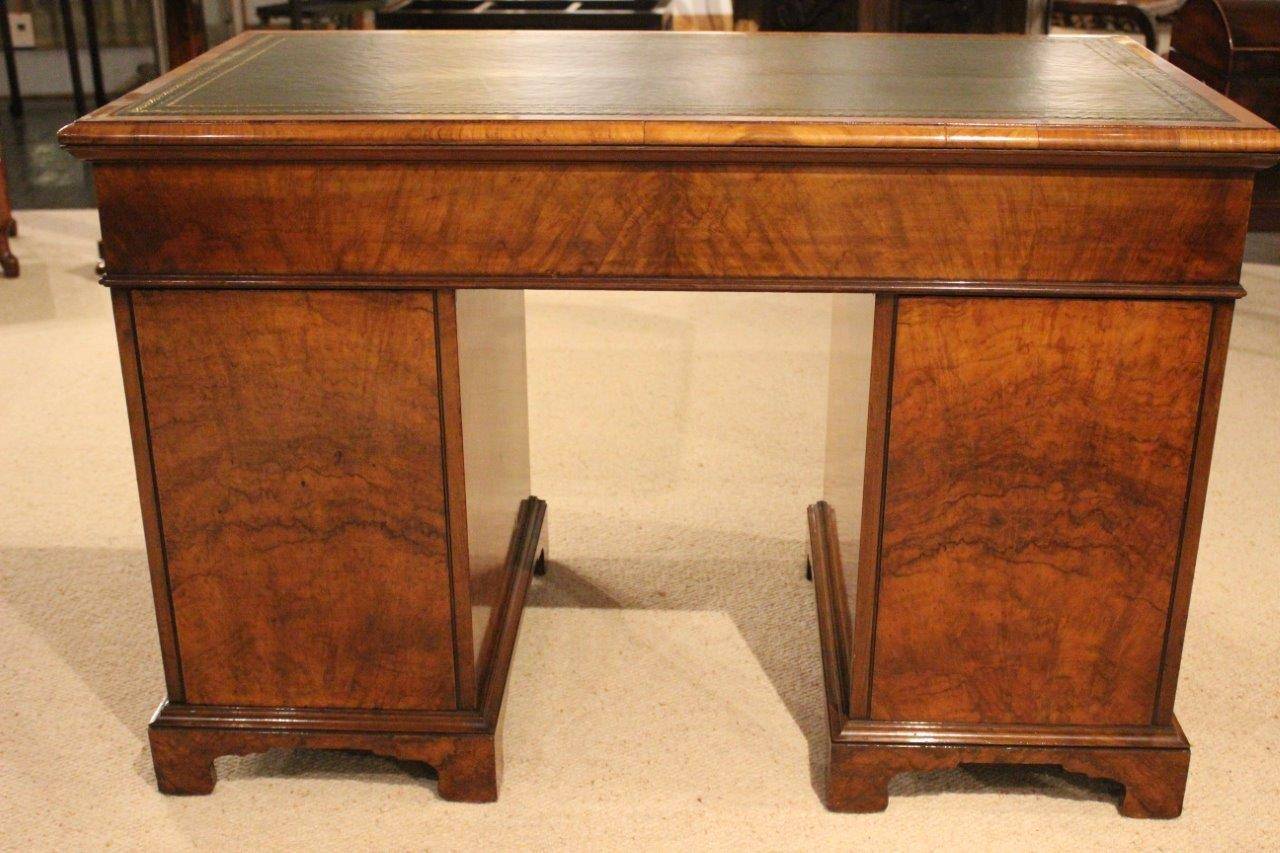 Beautiful Burr Walnut Late Victorian Period Antique Pedestal Desk 2