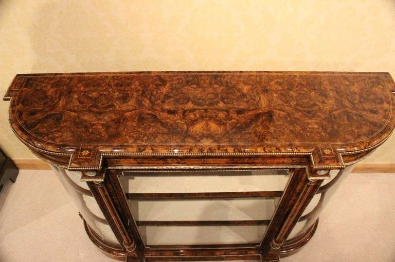 A Beautiful Burr Walnut Victorian Period Antique Credenza In Excellent Condition In Darwen, GB
