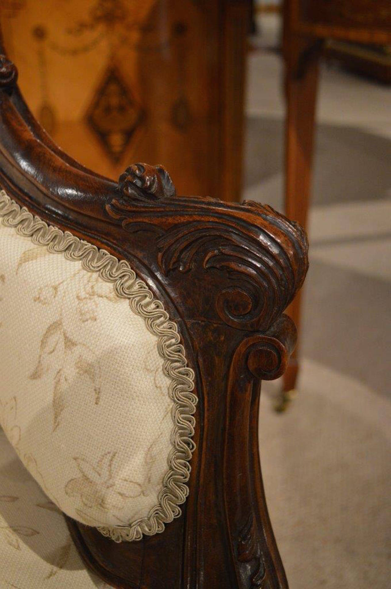 French Finely Carved 19th Century Walnut Antique Settee or Canapé 3