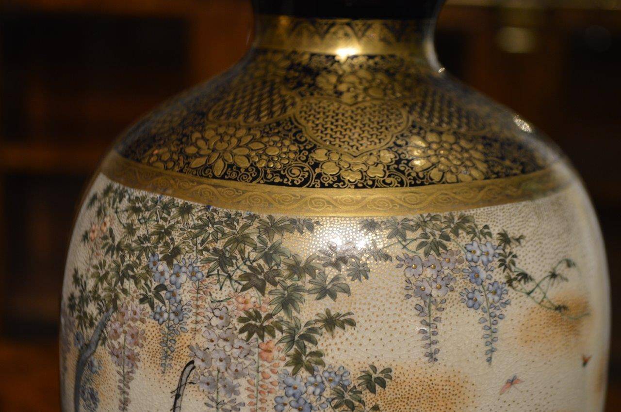Good Pair of Japanese Meiji Period Satsuma Vases 1