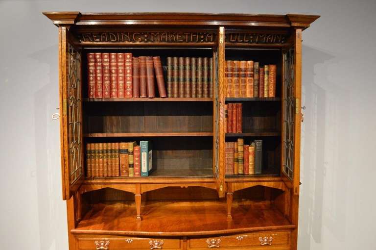 A Rare Oak Arts & Crafts Period Bookcase By Shapland & Petter Of Barnstaple In Excellent Condition In Darwen, GB