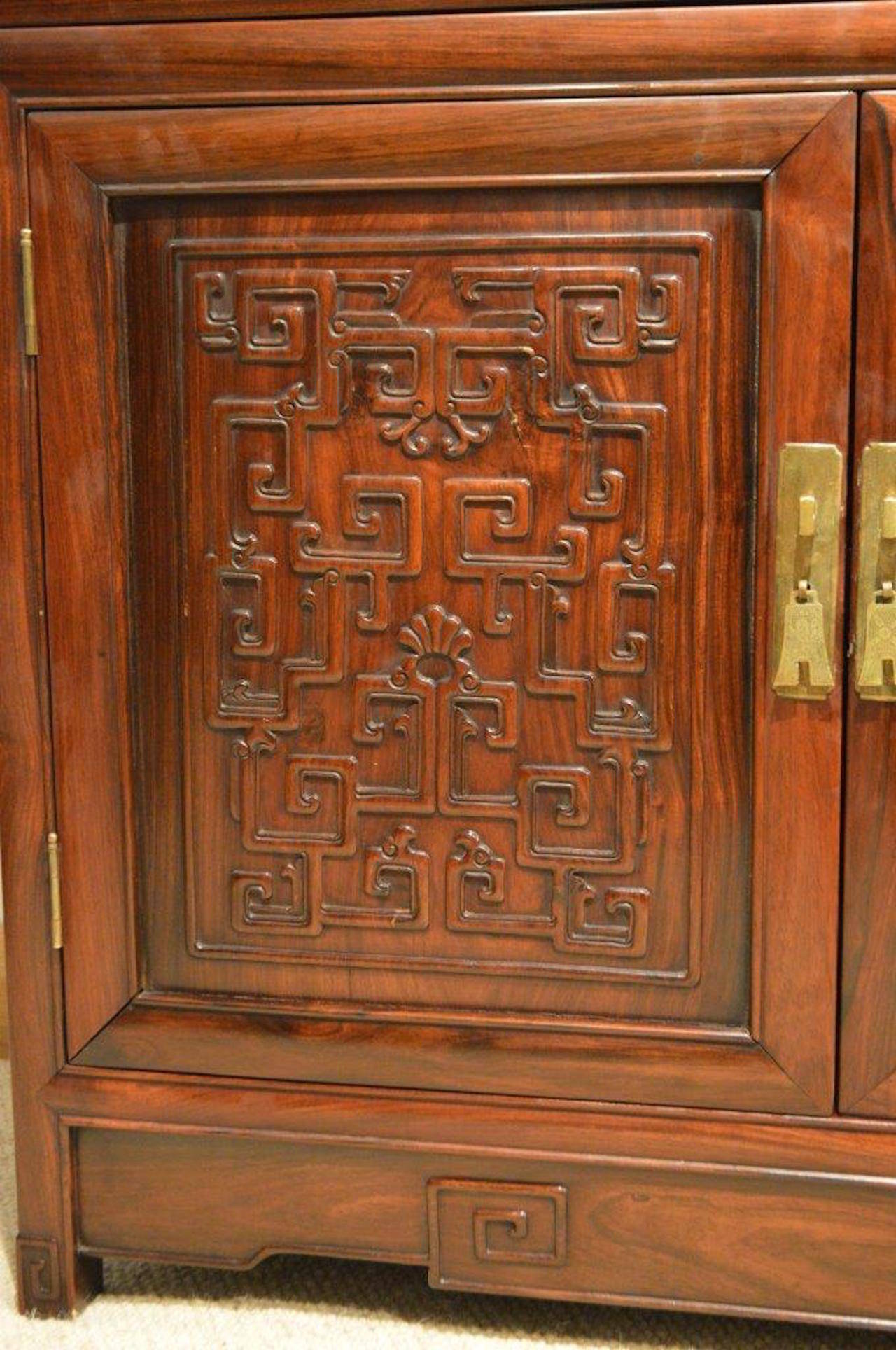 Vitrine ancienne chinoise en bois dur 2