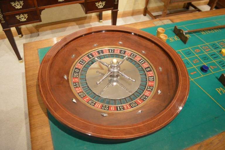 Rare Oak Edwardian Period Roulette Table by J.C. Vicary of London In Excellent Condition In Darwen, GB