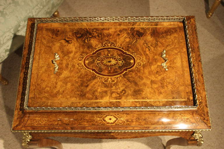 19th Century Beautiful Burr Walnut & Marquetry Inlaid Victorian Period Planter For Sale