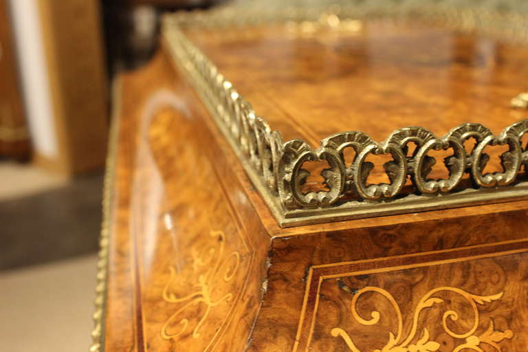 Beautiful Burr Walnut & Marquetry Inlaid Victorian Period Planter For Sale 1