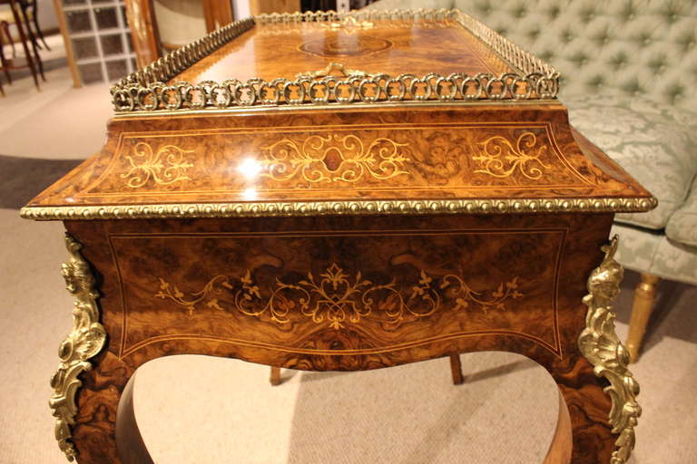Beautiful Burr Walnut & Marquetry Inlaid Victorian Period Planter For Sale 2