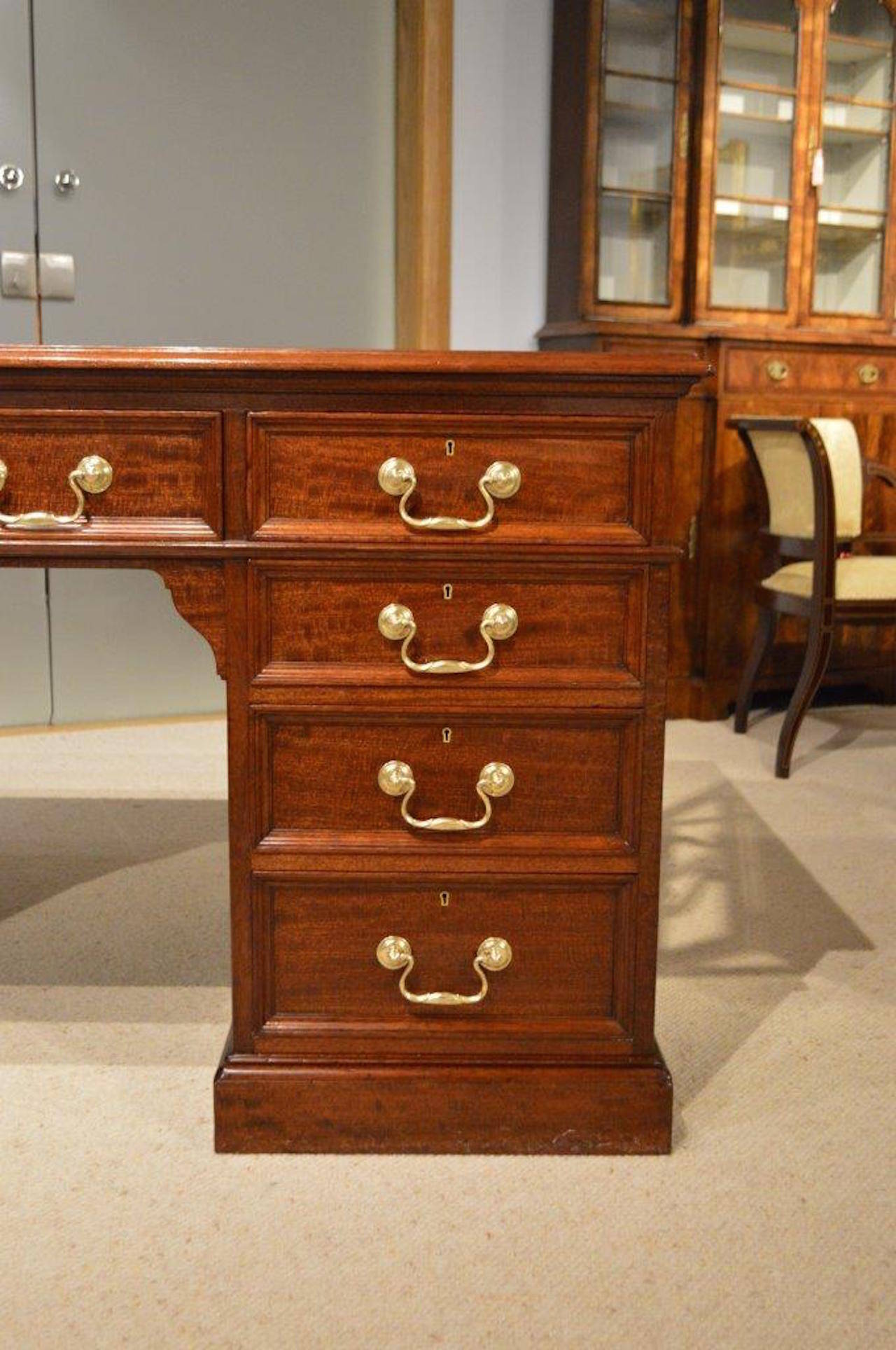 Mahogany Antique Desk by Gillows of Lancaster In Excellent Condition In Darwen, GB