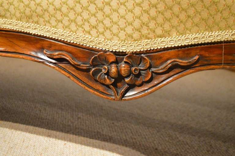 English Beautiful Walnut Victorian Period Antique Chaise Longue