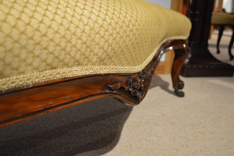 Beautiful Walnut Victorian Period Antique Chaise Longue In Good Condition In Darwen, GB