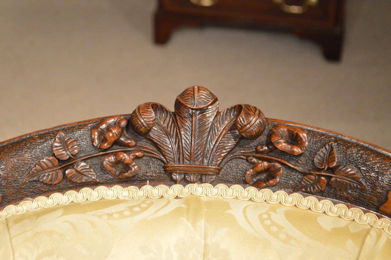Mid-19th Century Walnut Victorian Period Antique Chaise Longue