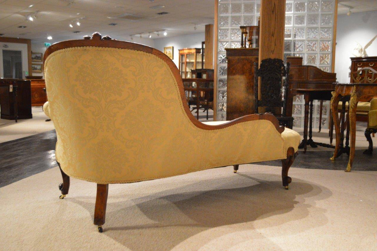 Walnut Victorian Period Antique Chaise Longue 1