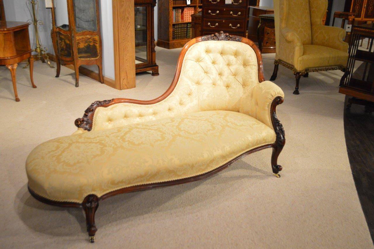 Walnut Victorian Period Antique Chaise Longue 3