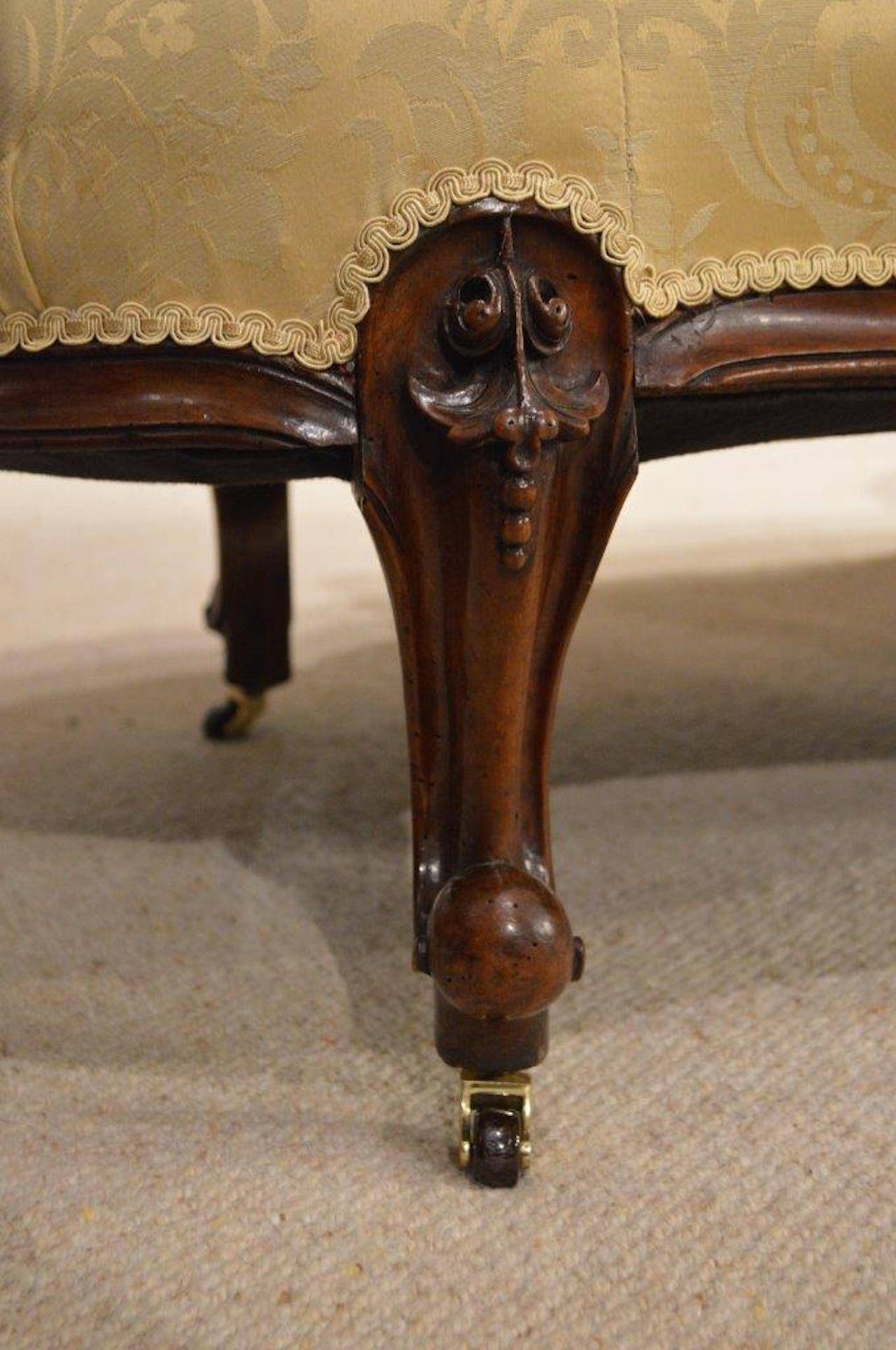 Walnut Victorian Period Antique Chaise Longue 4
