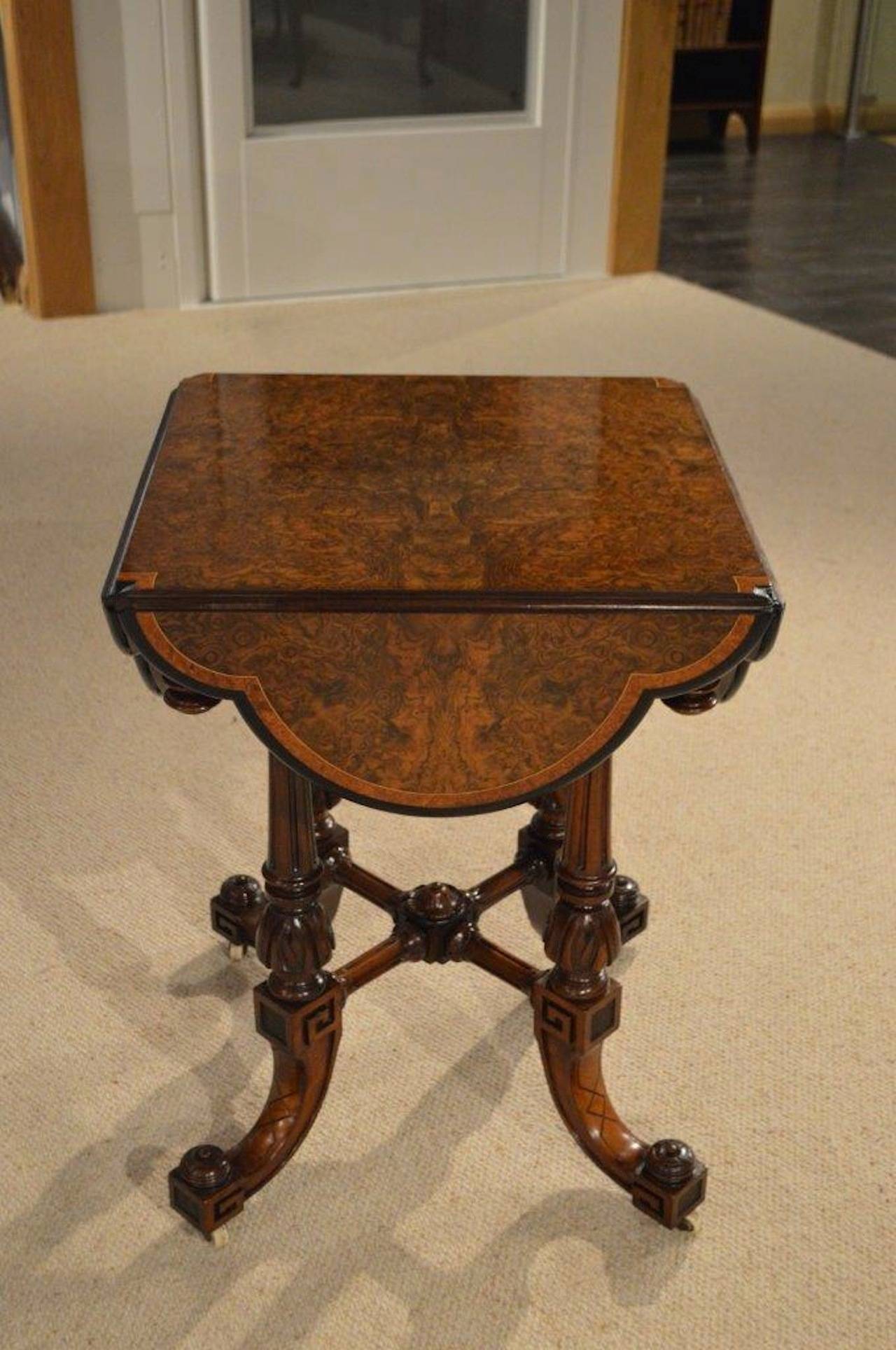 Stunning Quality Burr Walnut and Victorian Period Clover Leaf Games Table In Excellent Condition In Darwen, GB