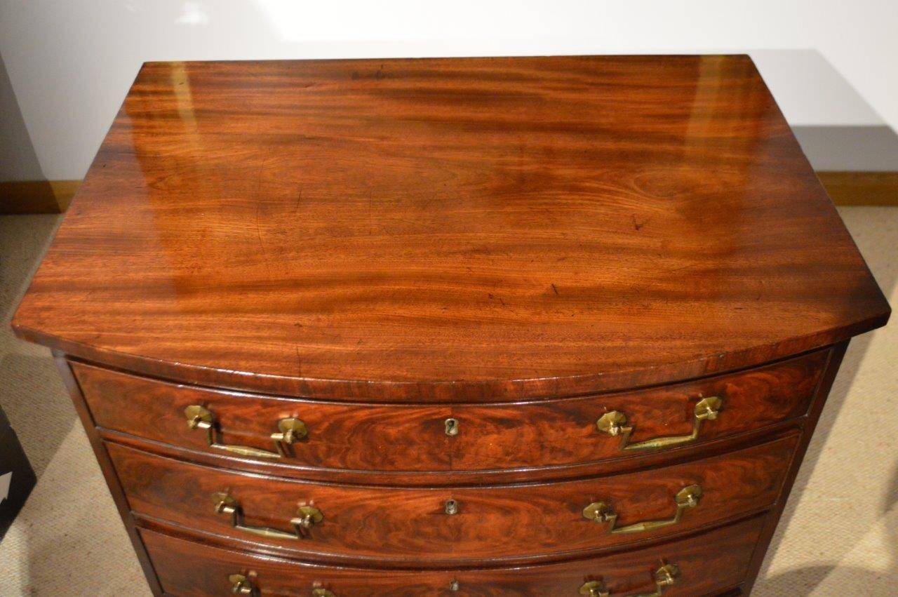A Mahogany Regency Period Bow Front Antique Chest Of Drawers 3