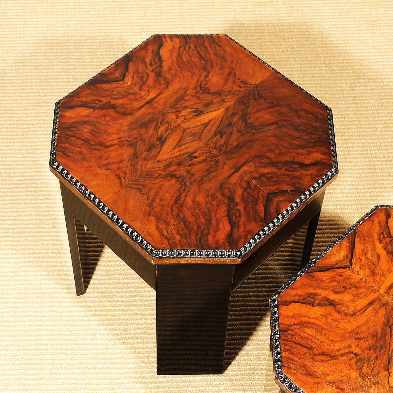 Walnut 1930´s Pair of Art Deco Mini Tables, walnut and burr walnut veneer - Spain