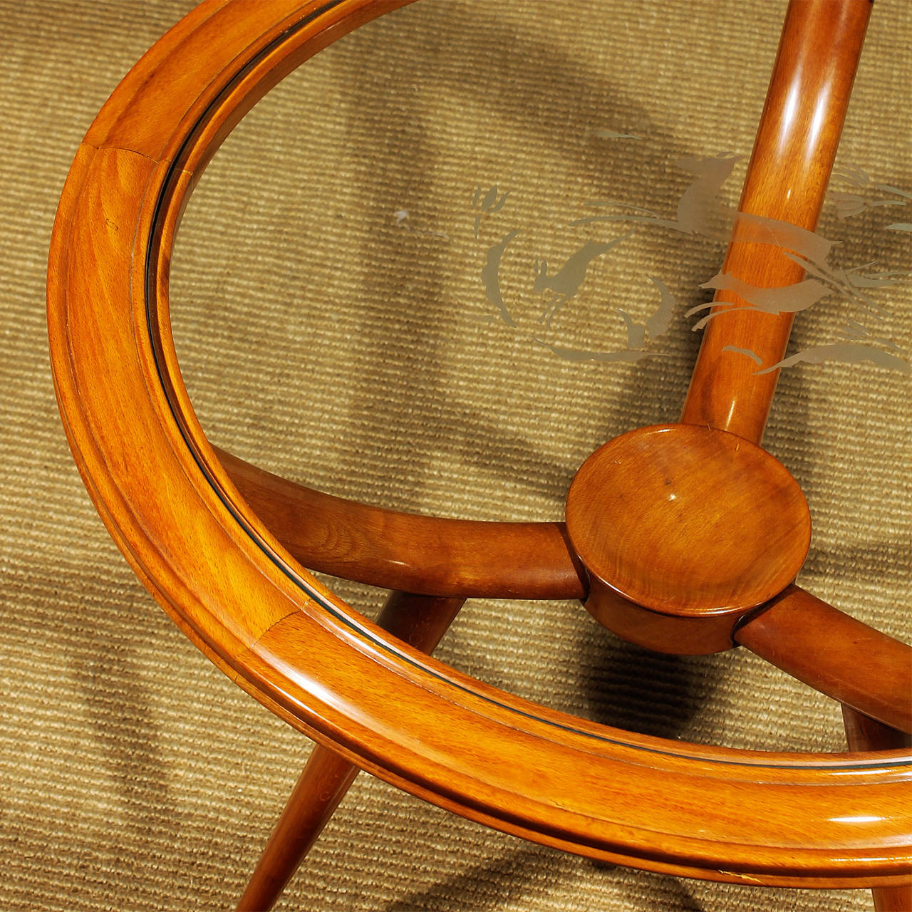 1940s Round Tripod Side or Coffee Table, Beechwood, Engraved Glass, Italy In Good Condition In Girona, ES