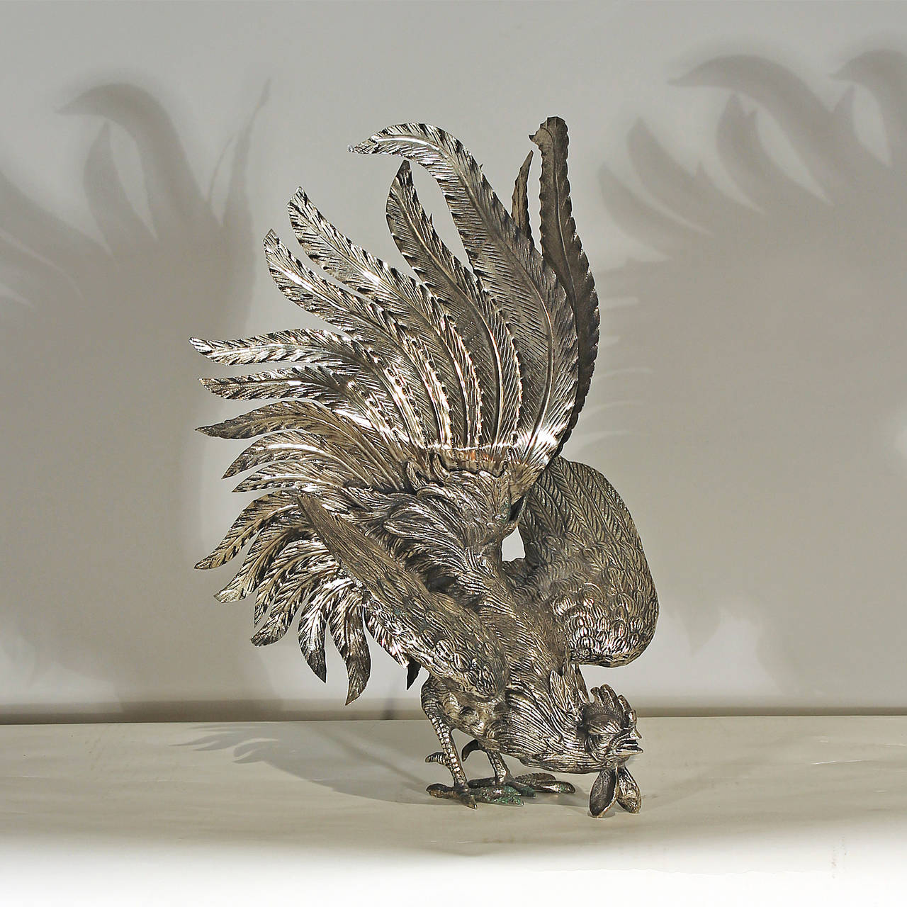 Pair of silver plated metal fighting cocks, great definition in feathers, high quality.
Italy c. 1950 

Measurements: Bend down cock: 28 x 32 x 46 cm
                         Standing cock: 25 x 40 x 40 cm