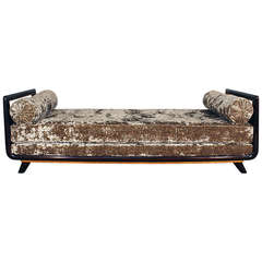 Central Day Bed