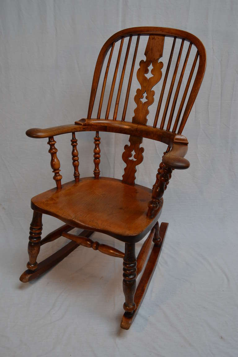 Windsor Rocking Chair In Good Condition For Sale In Alicante, ES