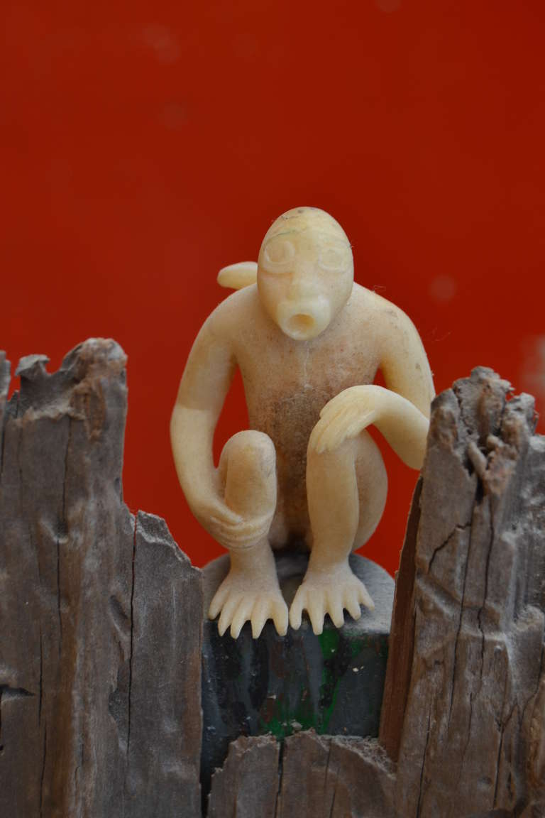Howler Monkey Statue of Vegetable Ivory In Excellent Condition For Sale In Alicante, ES