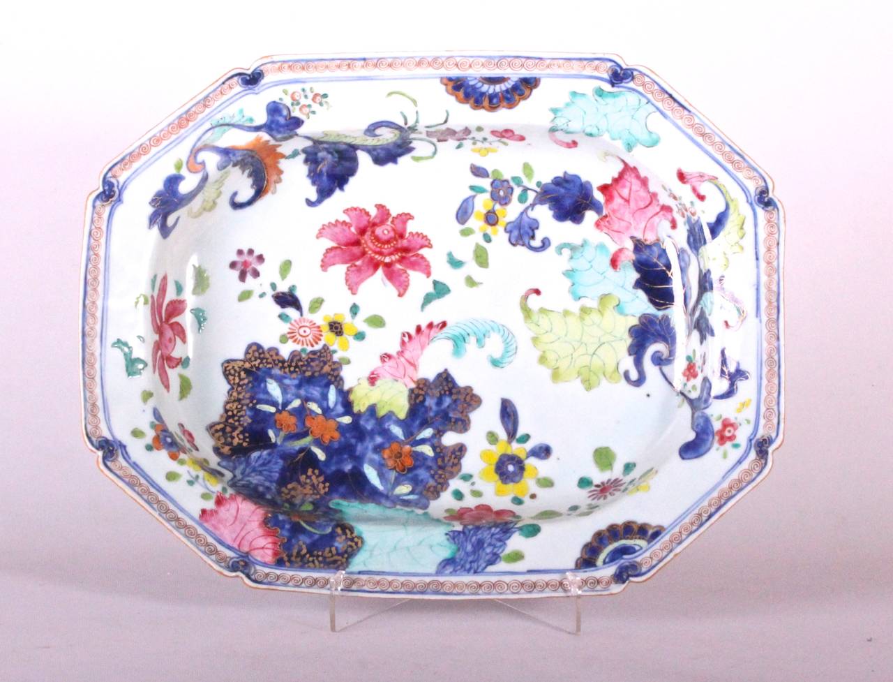 Tobacco leaf platter Chinese export porcelain.
Qianlong period (1736-1795).