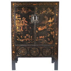 19th Century Chinese Gilt Lacquered Cabinet with Two Doors 7