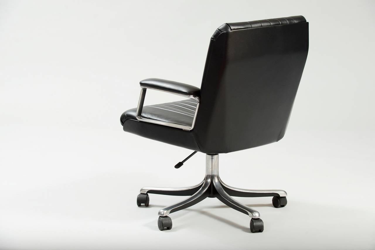Italian Osvaldo Borsani P126 Desk Chair