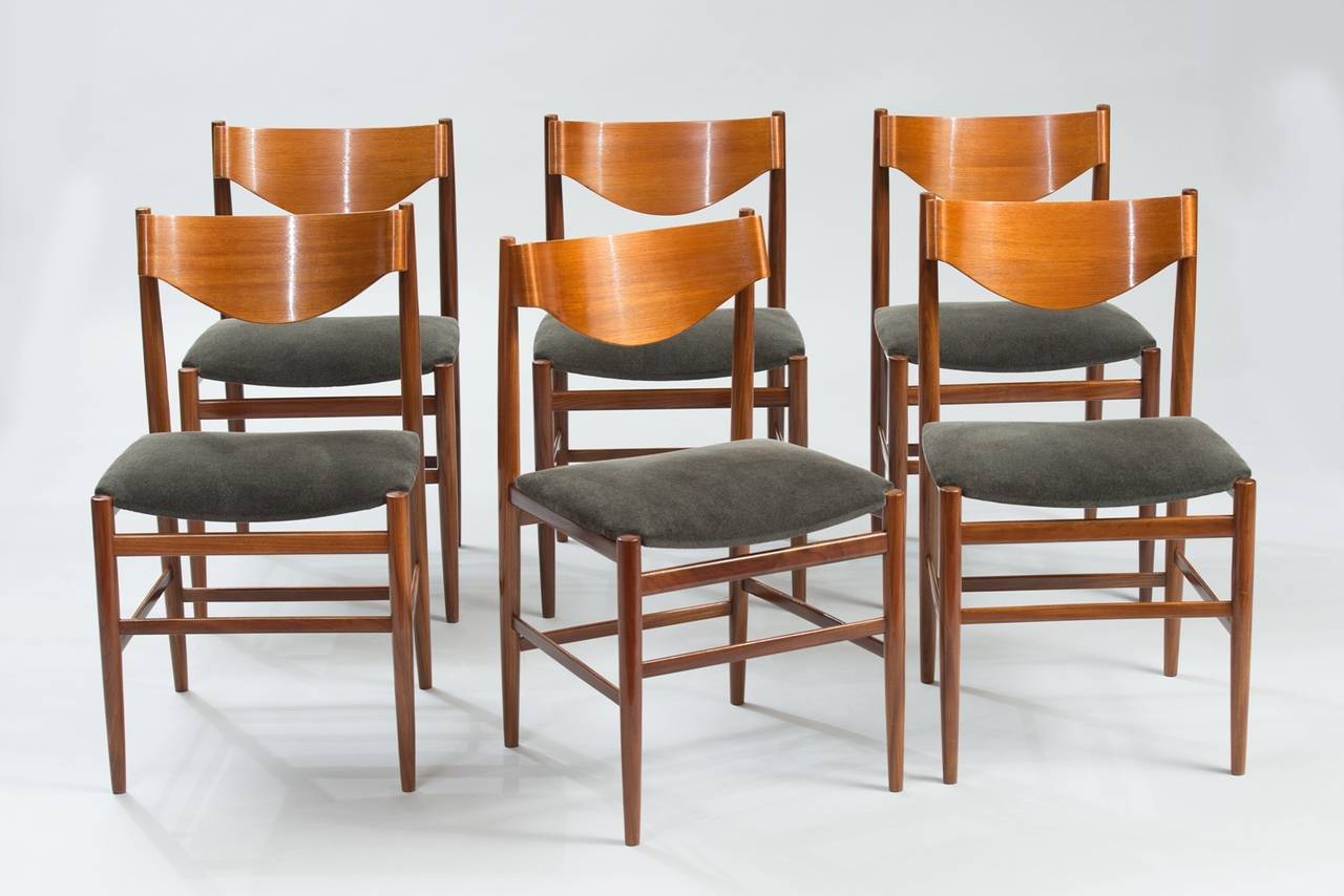 Set of six teak dining chairs re-upholstered in grey velvet.
Producer: Cassina.
